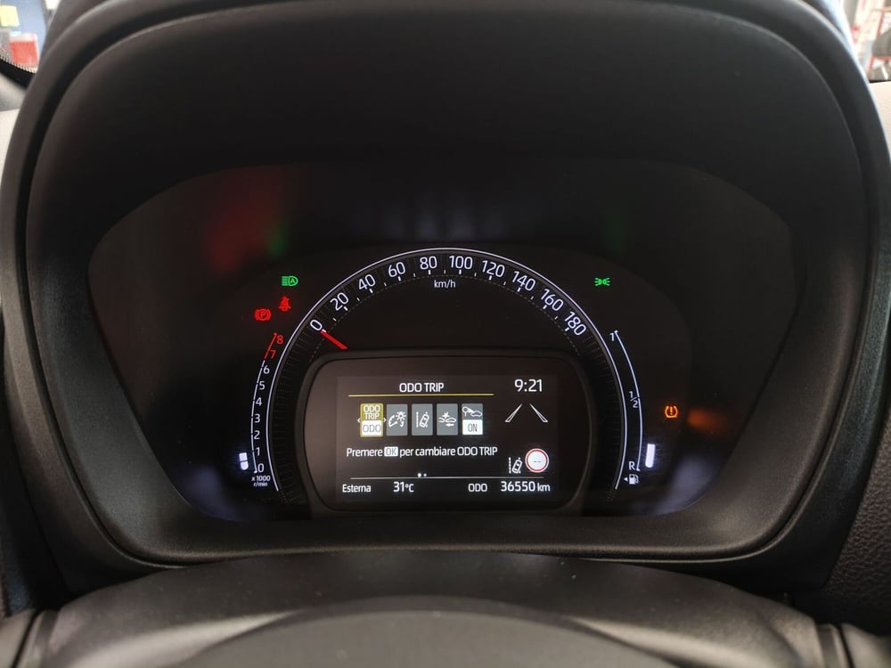 Toyota Aygo X usata a Roma (16)