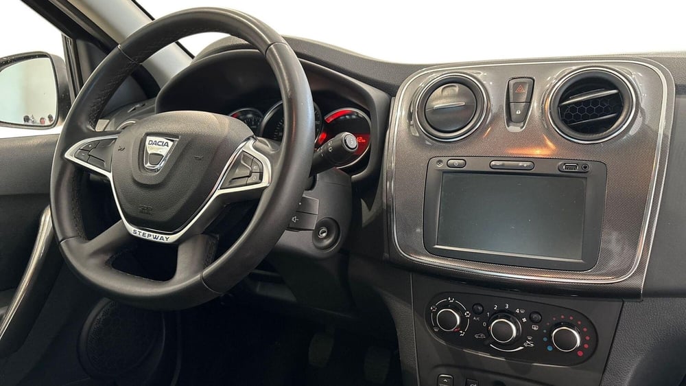 Dacia Sandero usata a Viterbo (12)