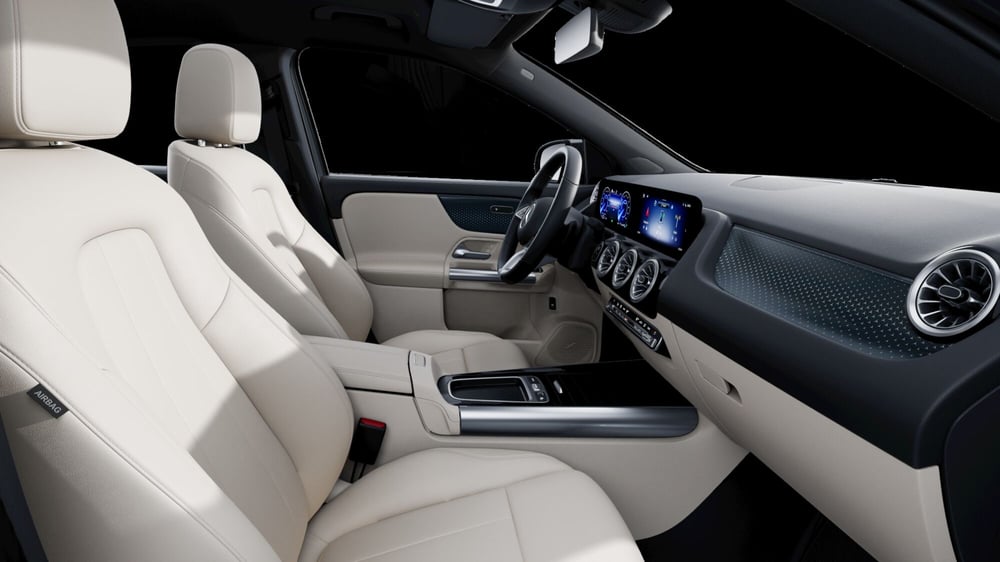 Mercedes-Benz EQA nuova a Milano (6)