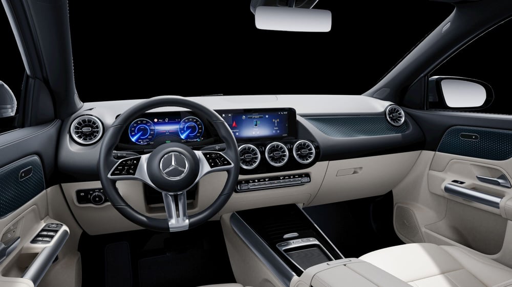 Mercedes-Benz EQA nuova a Milano (7)