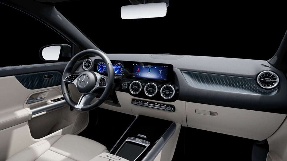 Mercedes-Benz EQA nuova a Milano (8)