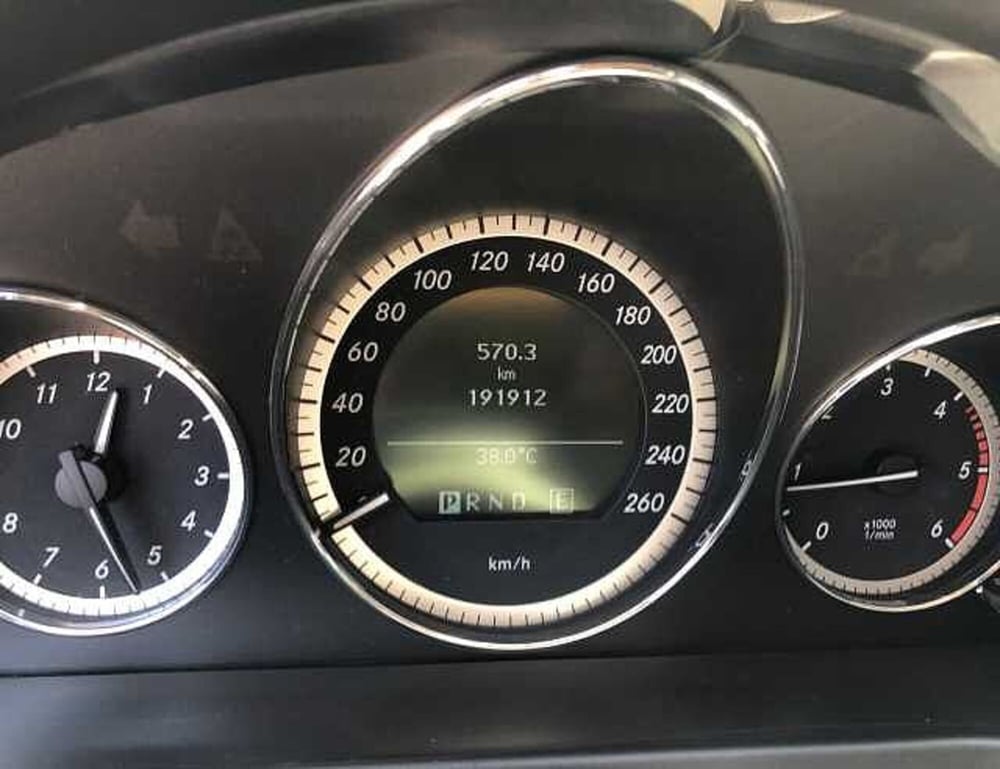 Mercedes-Benz Classe E Coupé usata a Lucca (15)