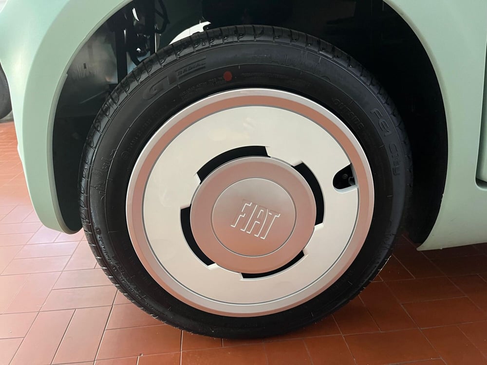 Fiat Topolino nuova a Lucca (9)