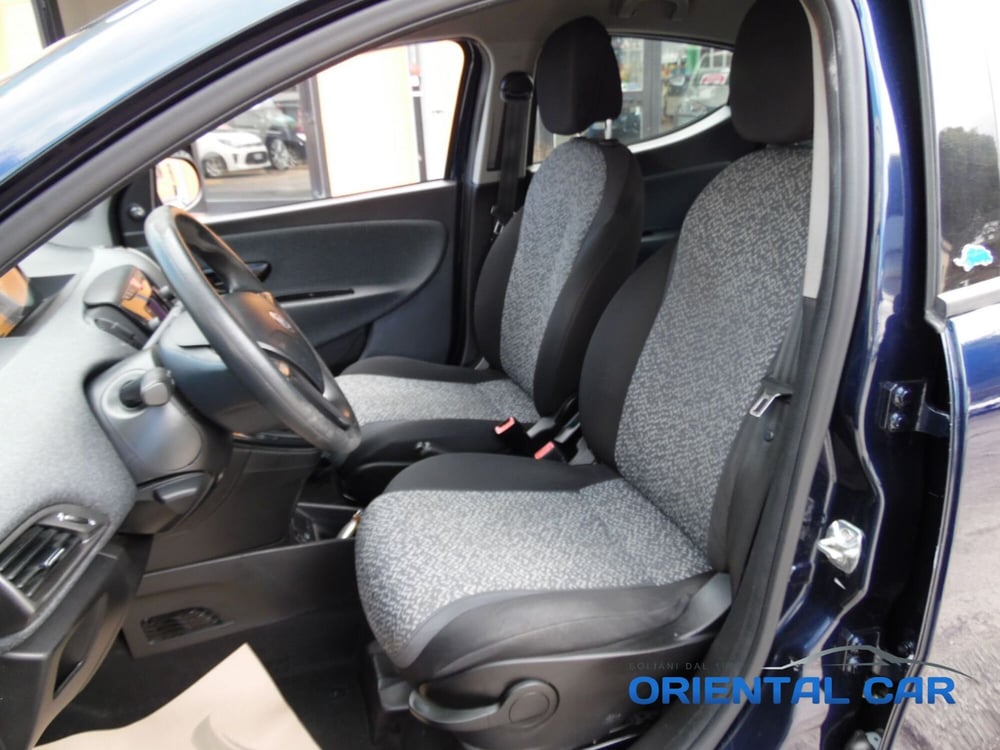 Lancia Ypsilon usata a La Spezia (7)