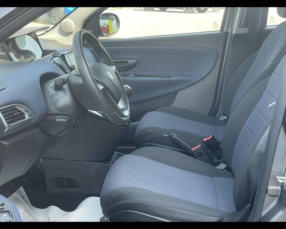 Lancia Ypsilon usata a Treviso (11)
