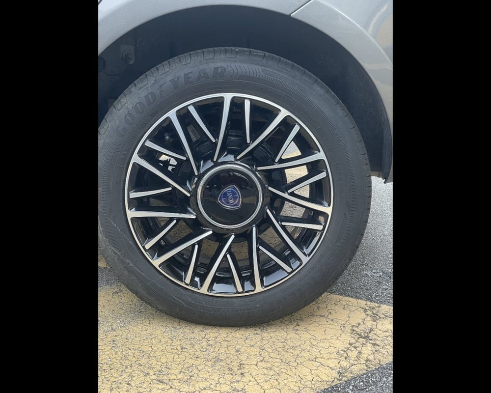 Lancia Ypsilon usata a Treviso (13)