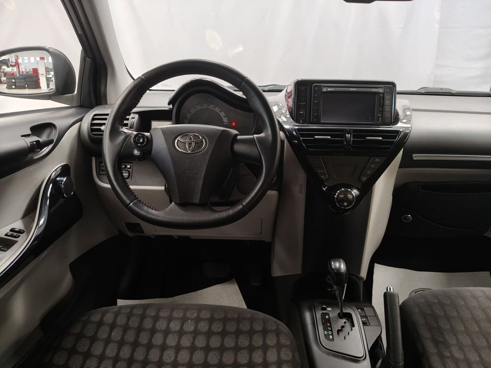 Toyota iQ usata a Roma (10)