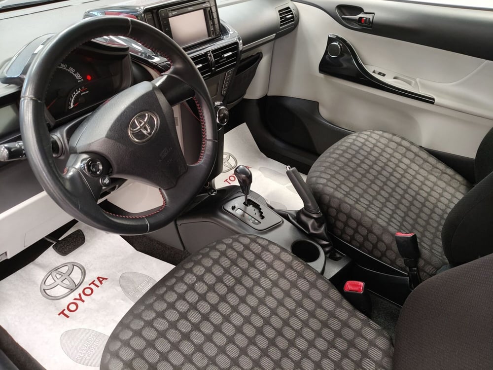 Toyota iQ usata a Roma (13)