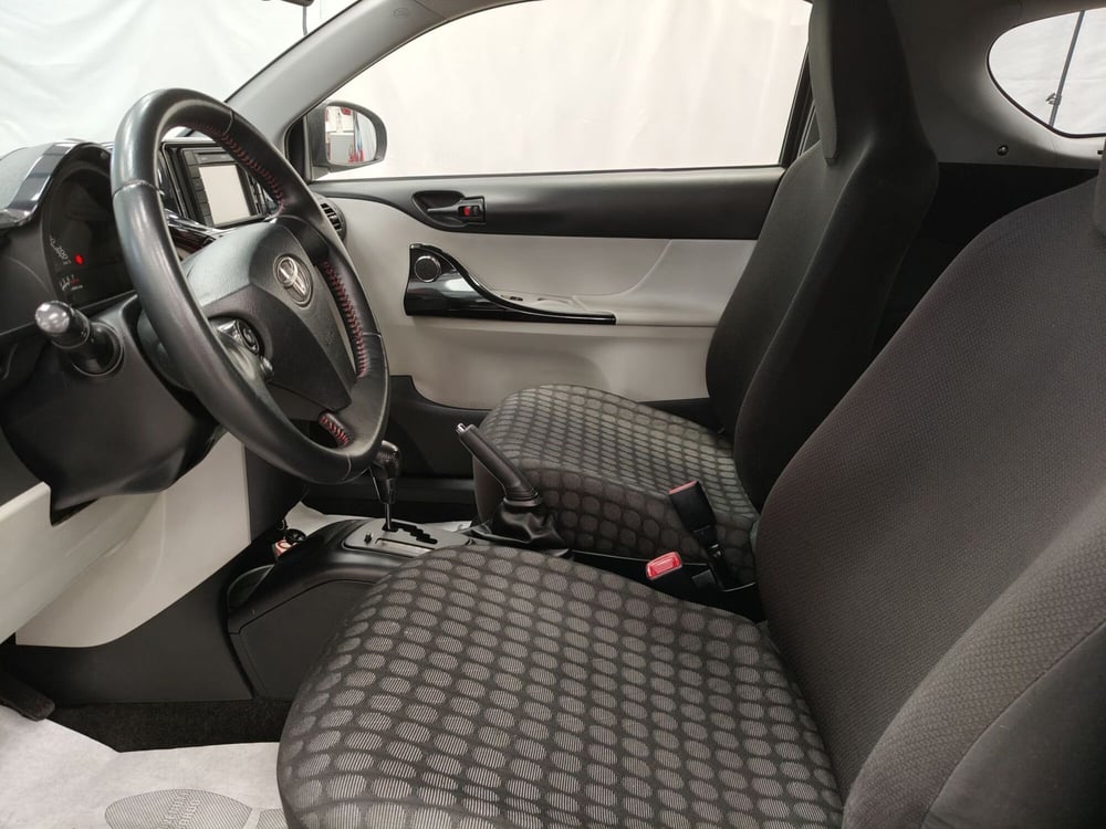 Toyota iQ usata a Roma (15)