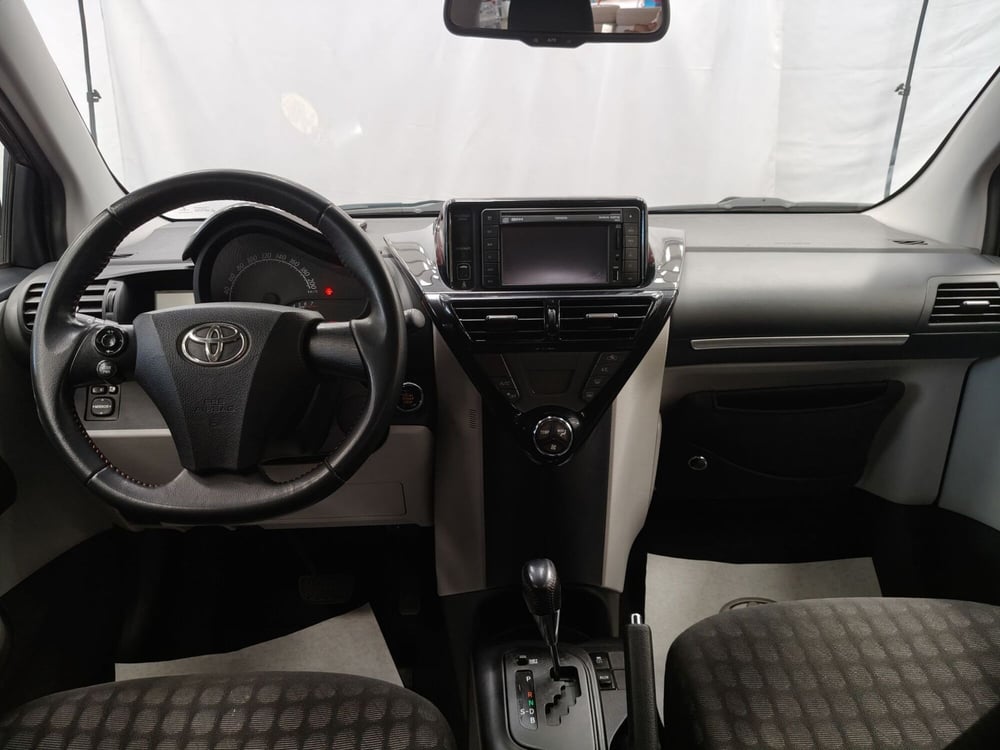 Toyota iQ usata a Roma (9)