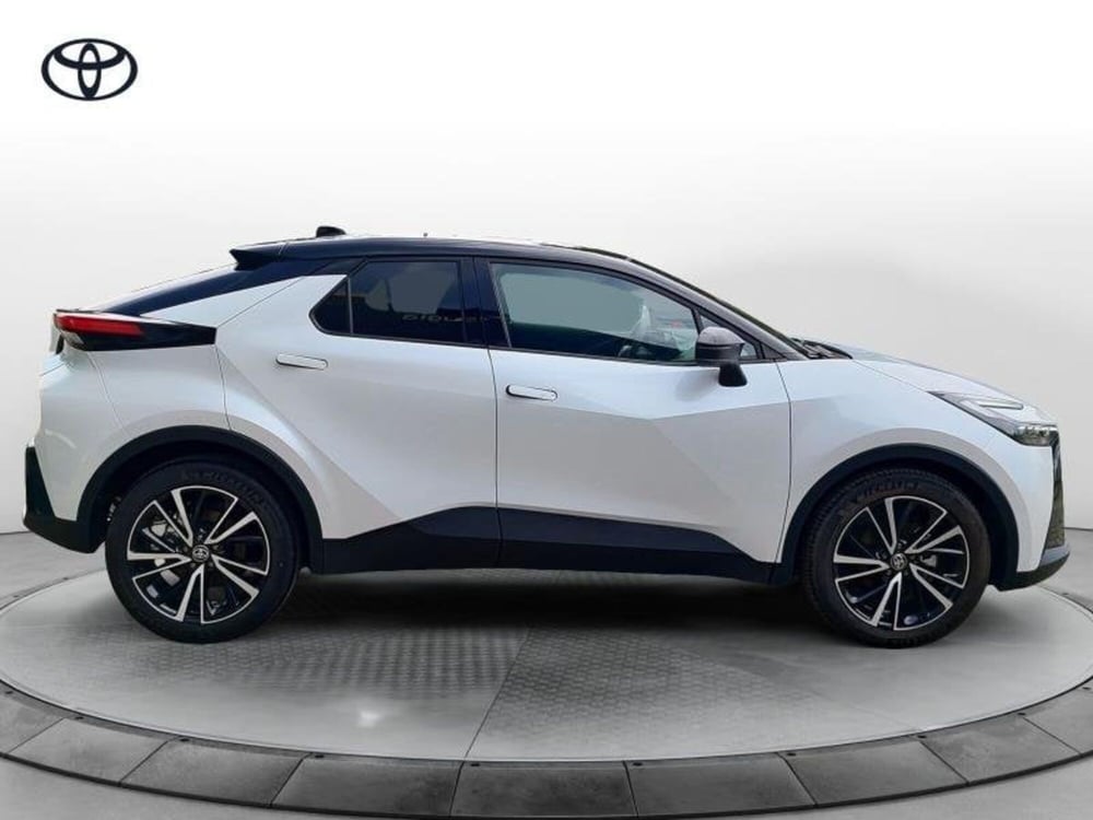 Toyota Toyota C-HR nuova a Perugia (13)