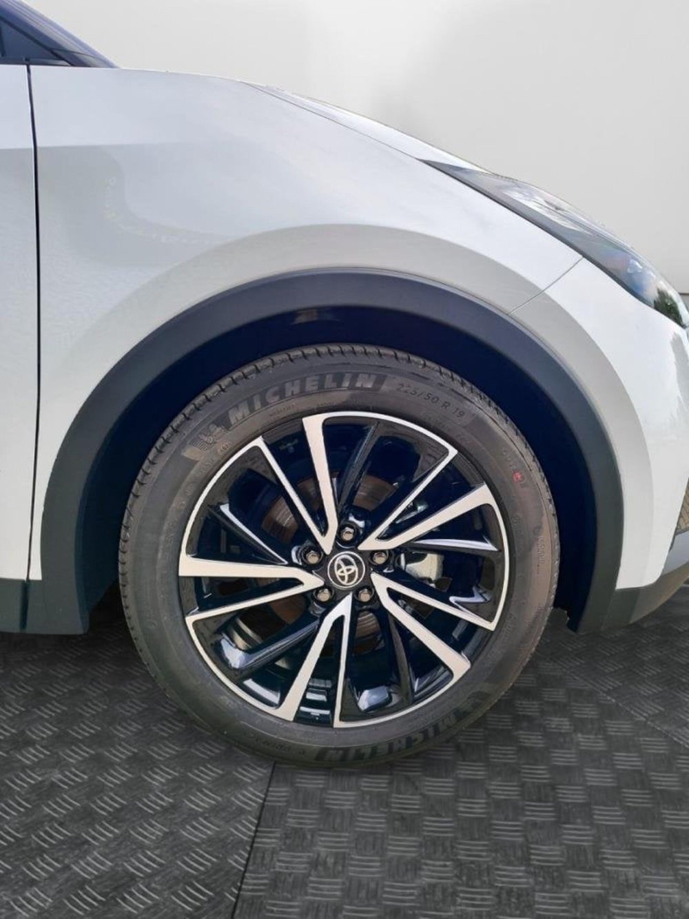 Toyota Toyota C-HR nuova a Perugia (14)