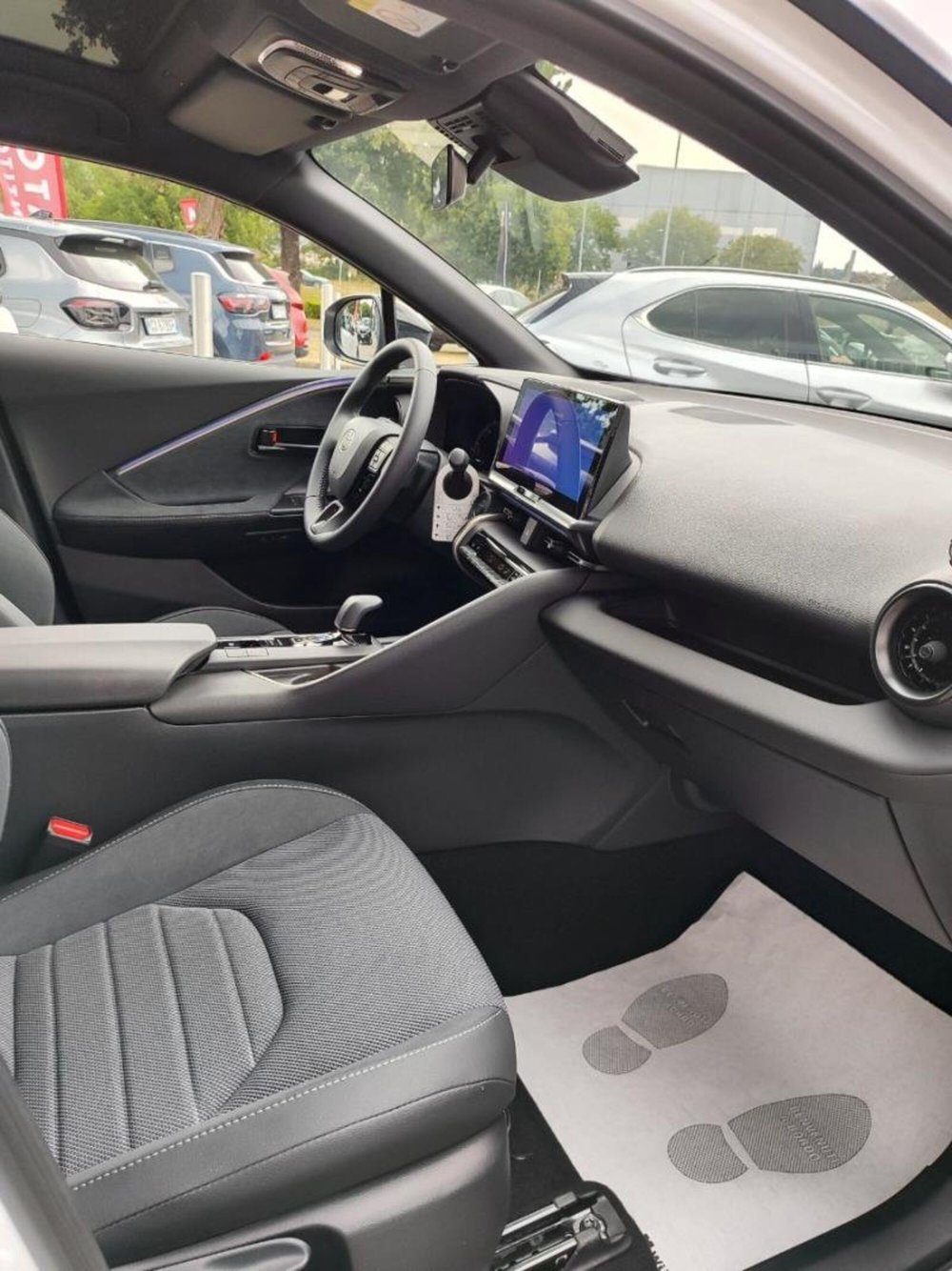 Toyota Toyota C-HR nuova a Perugia (5)