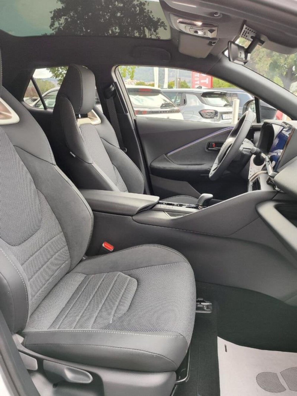 Toyota Toyota C-HR nuova a Perugia (6)