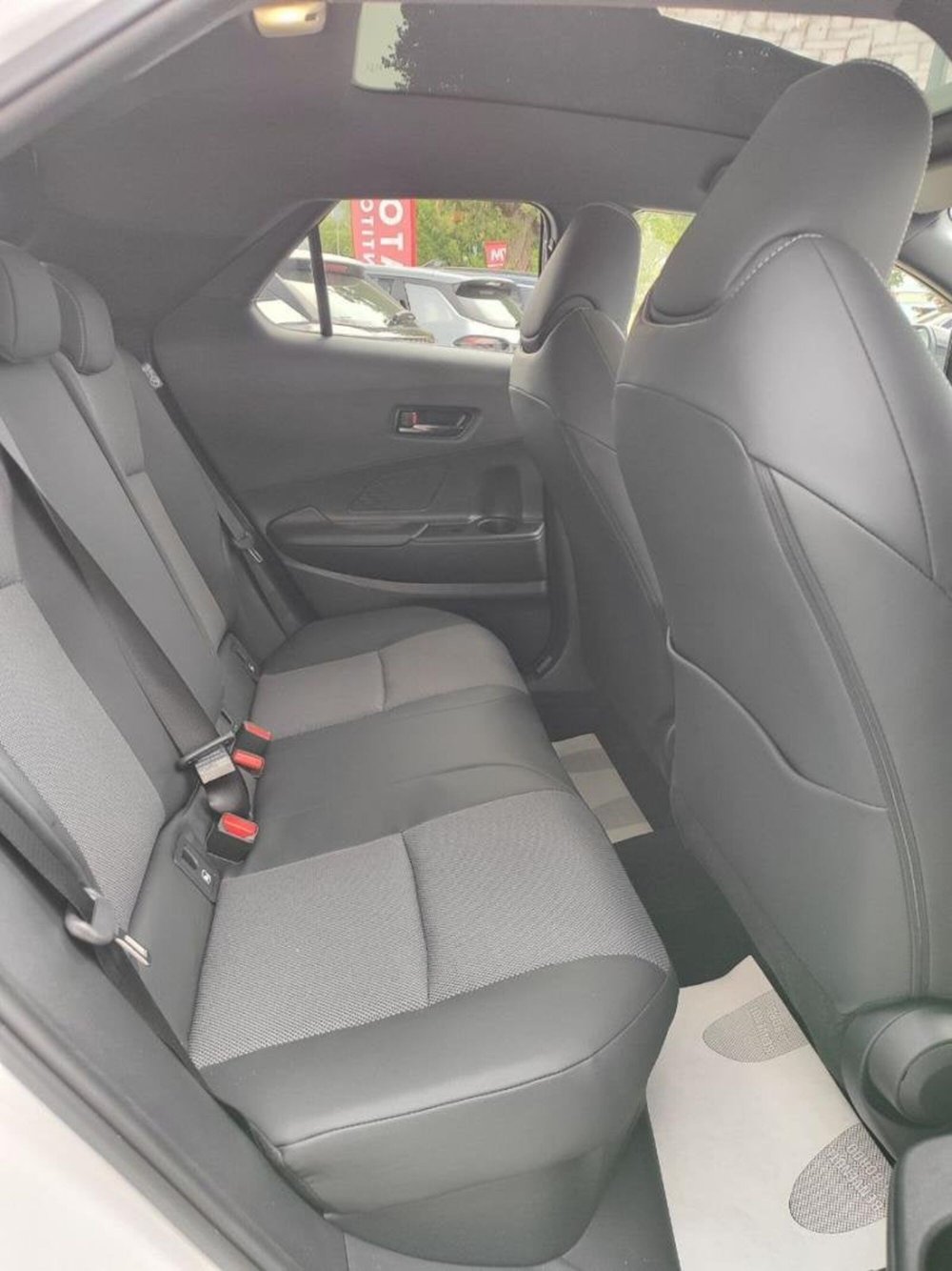 Toyota Toyota C-HR nuova a Perugia (7)