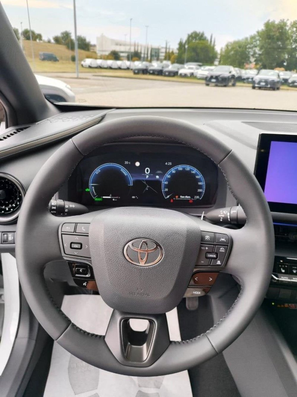 Toyota Toyota C-HR nuova a Perugia (9)