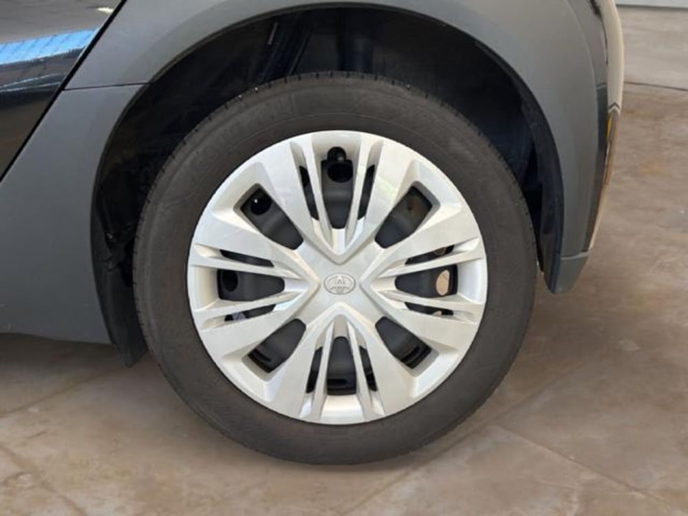 Toyota Aygo X usata a Vercelli (15)