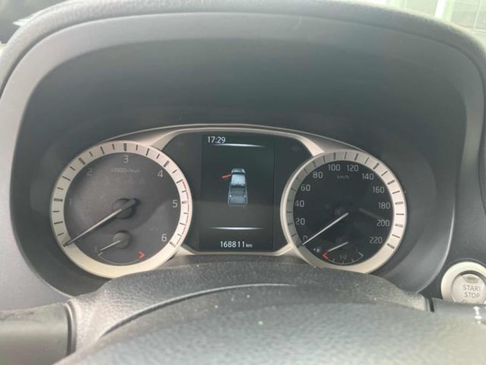 Nissan Navara usata a Lucca (8)