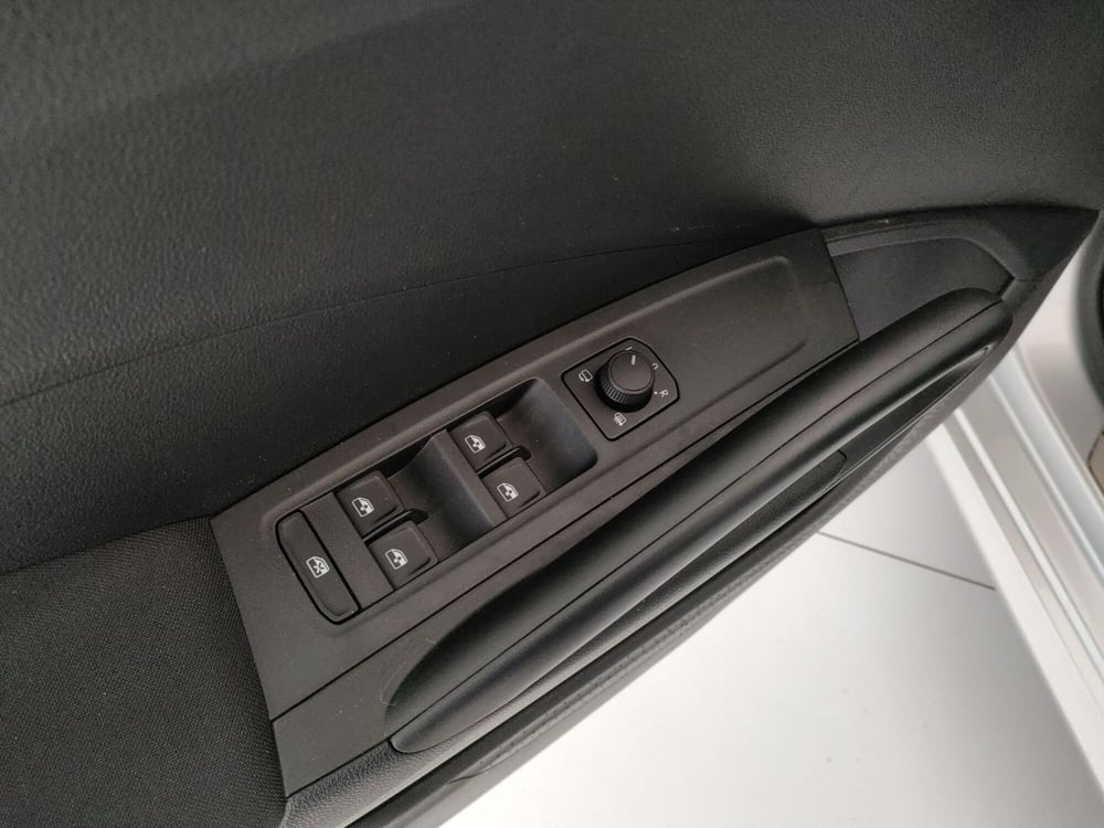 Skoda Fabia usata a Caserta (16)