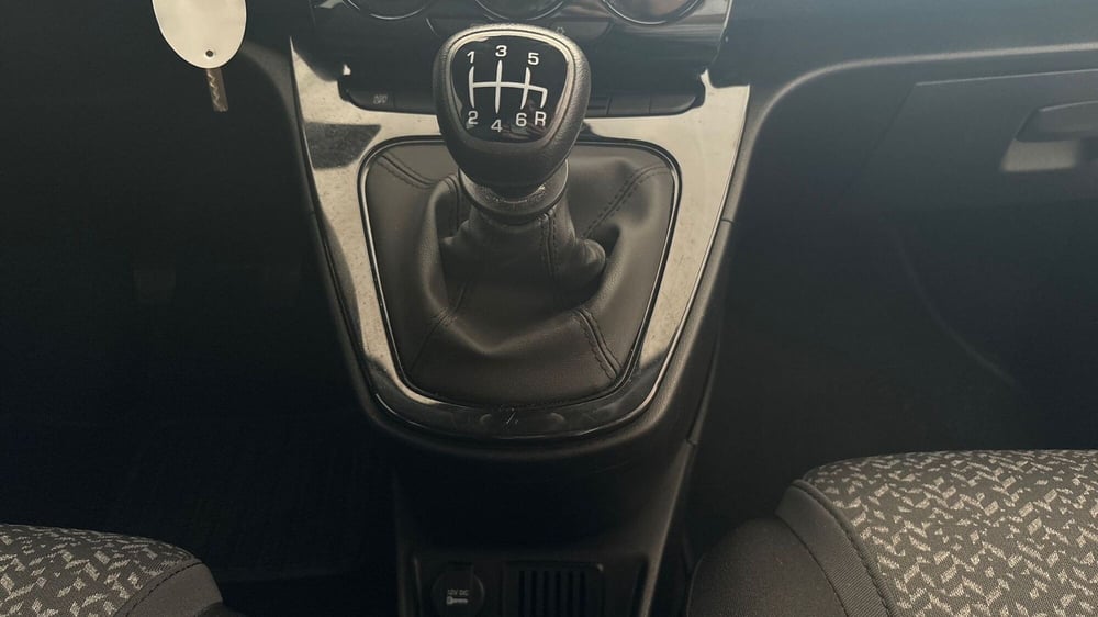 Lancia Ypsilon usata  (6)