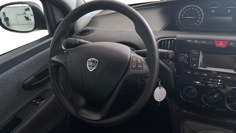 Lancia Ypsilon usata  (7)