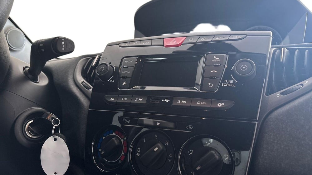 Lancia Ypsilon usata  (8)