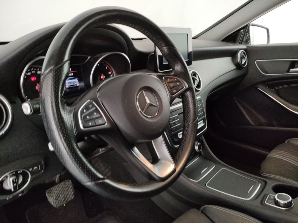 Mercedes-Benz CLA Shooting Brake usata a Roma (12)