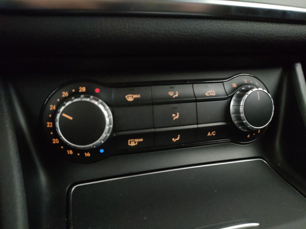 Mercedes-Benz CLA Shooting Brake usata a Roma (15)