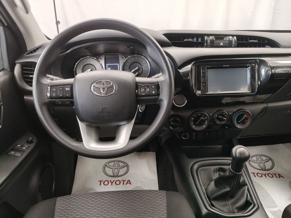 Toyota Hilux usata a Roma (10)