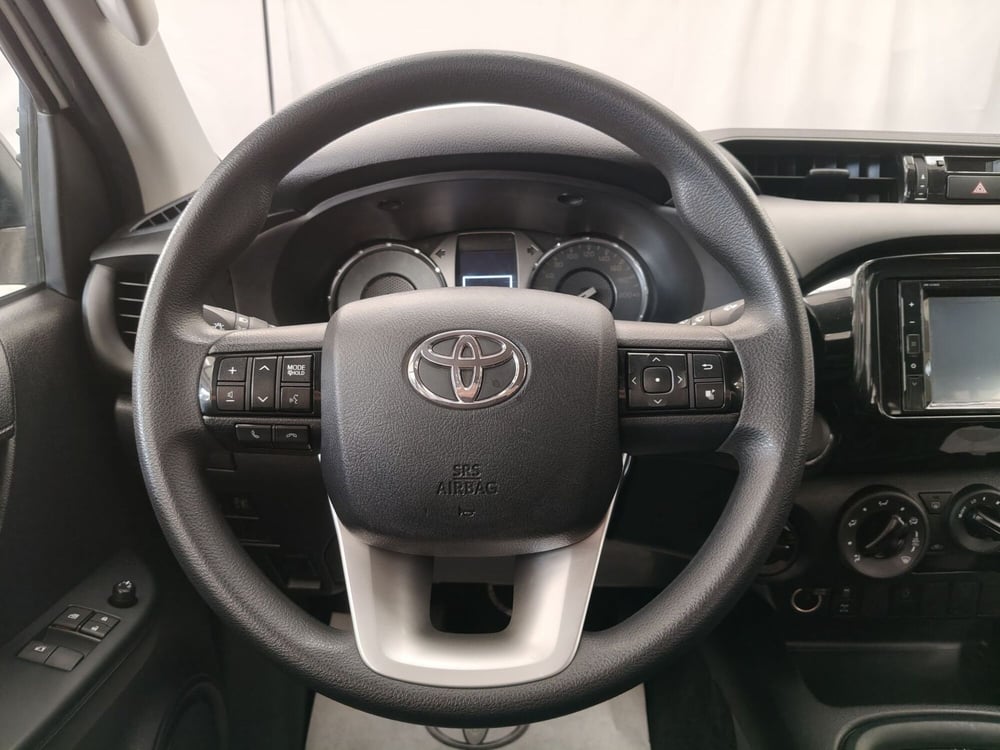 Toyota Hilux usata a Roma (11)