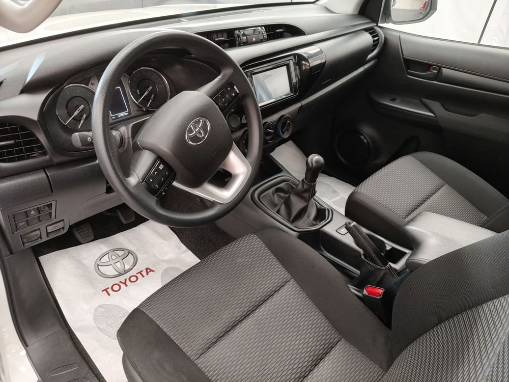 Toyota Hilux usata a Roma (12)