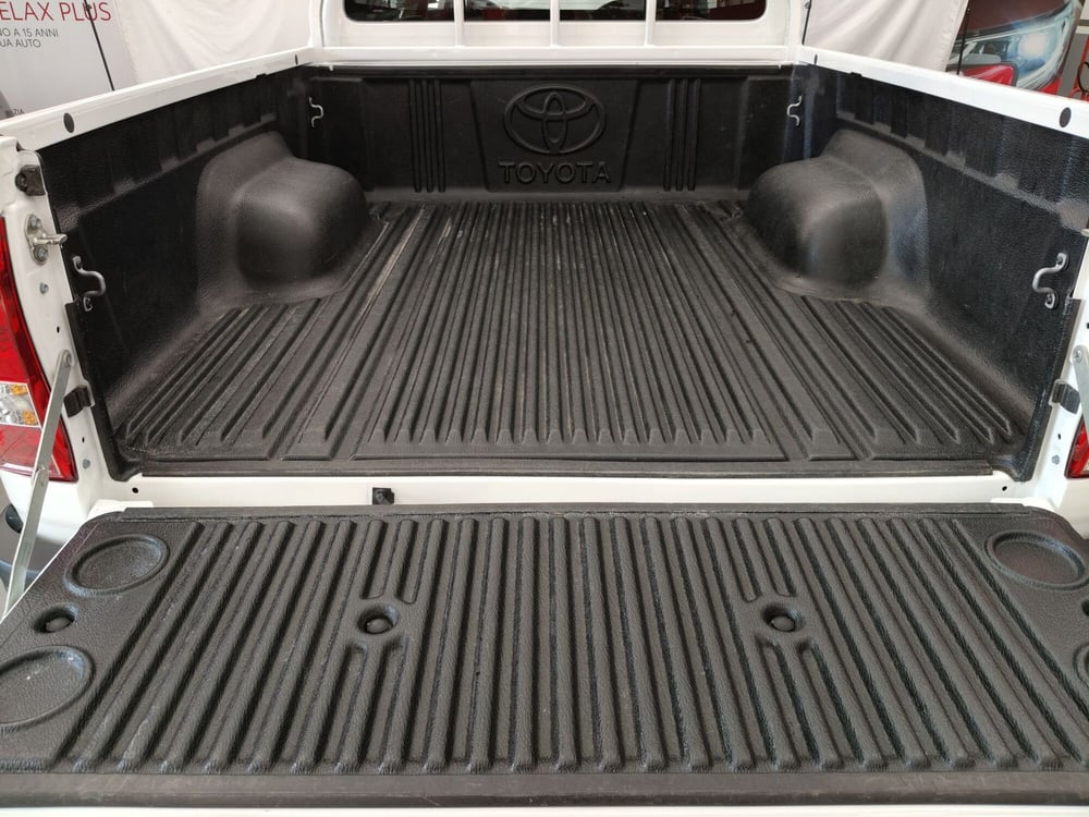 Toyota Hilux usata a Roma (13)