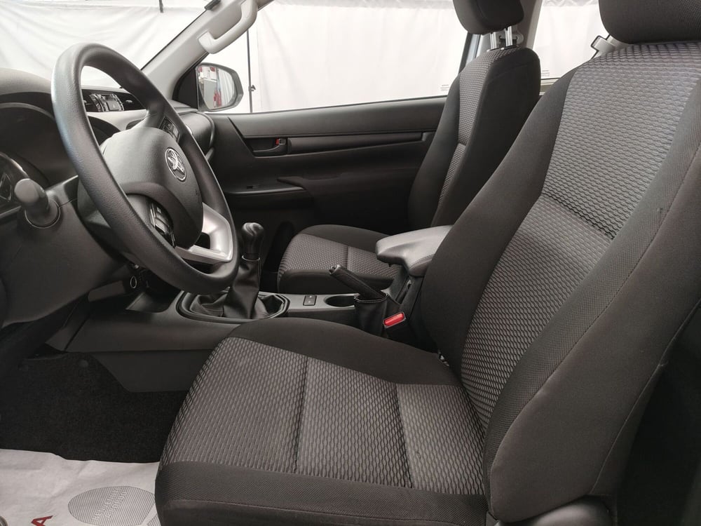 Toyota Hilux usata a Roma (14)