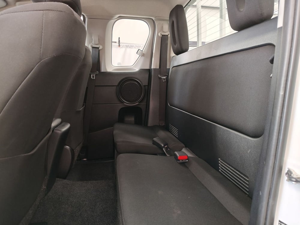 Toyota Hilux usata a Roma (15)
