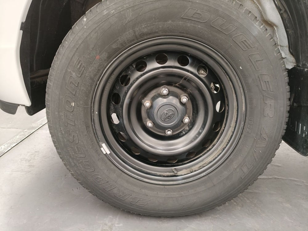 Toyota Hilux usata a Roma (18)