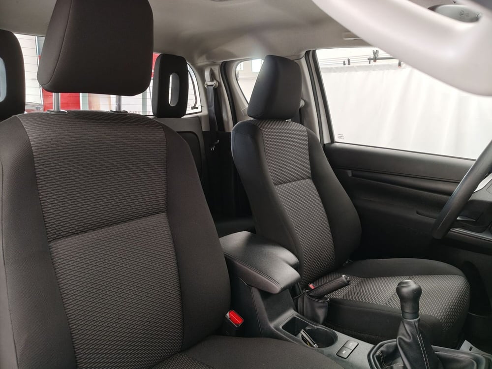 Toyota Hilux usata a Roma (7)