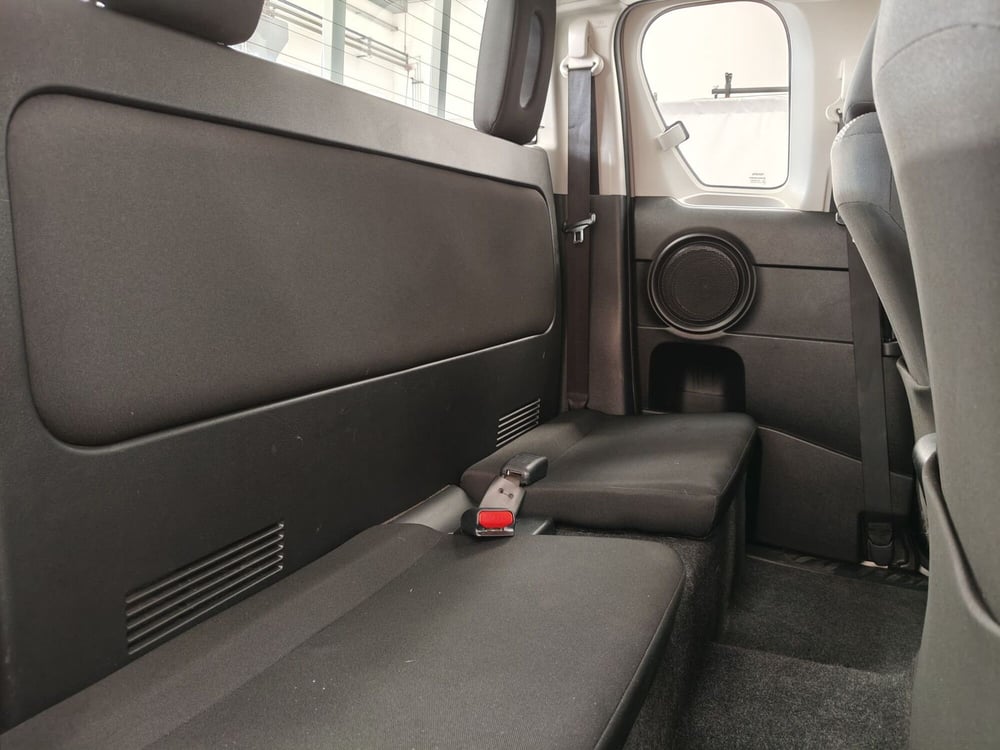 Toyota Hilux usata a Roma (8)
