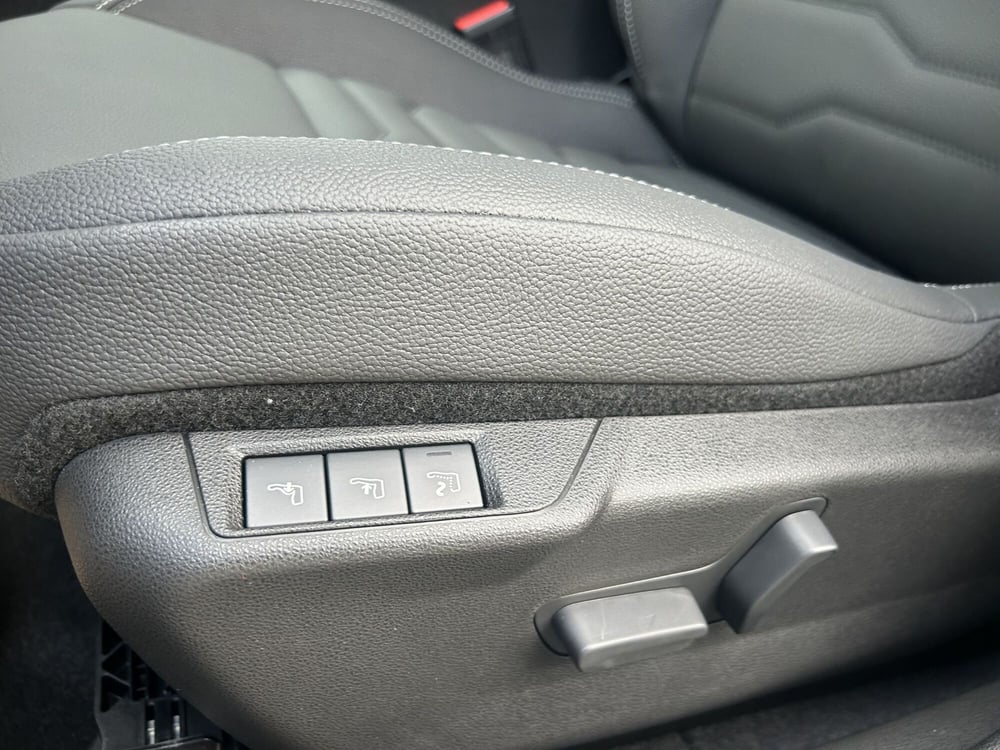 Jeep Avenger nuova a La Spezia (12)
