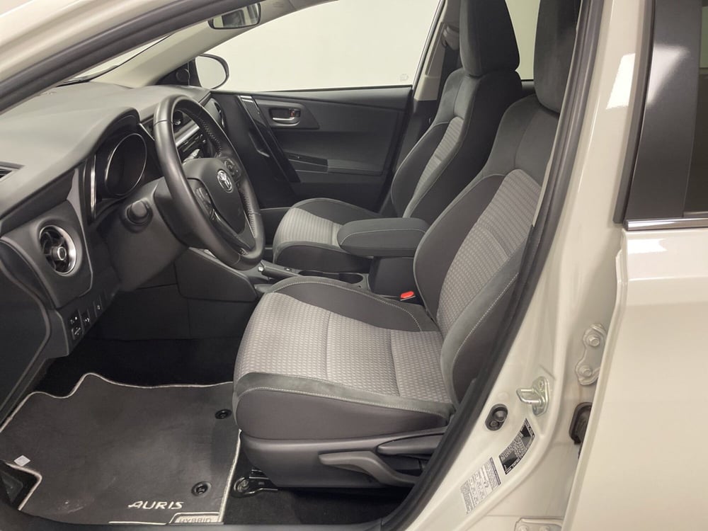 Toyota Auris Station Wagon usata a Varese (10)
