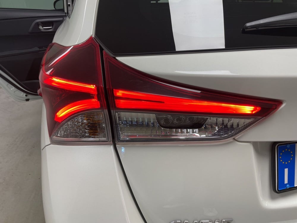 Toyota Auris Station Wagon usata a Varese (17)
