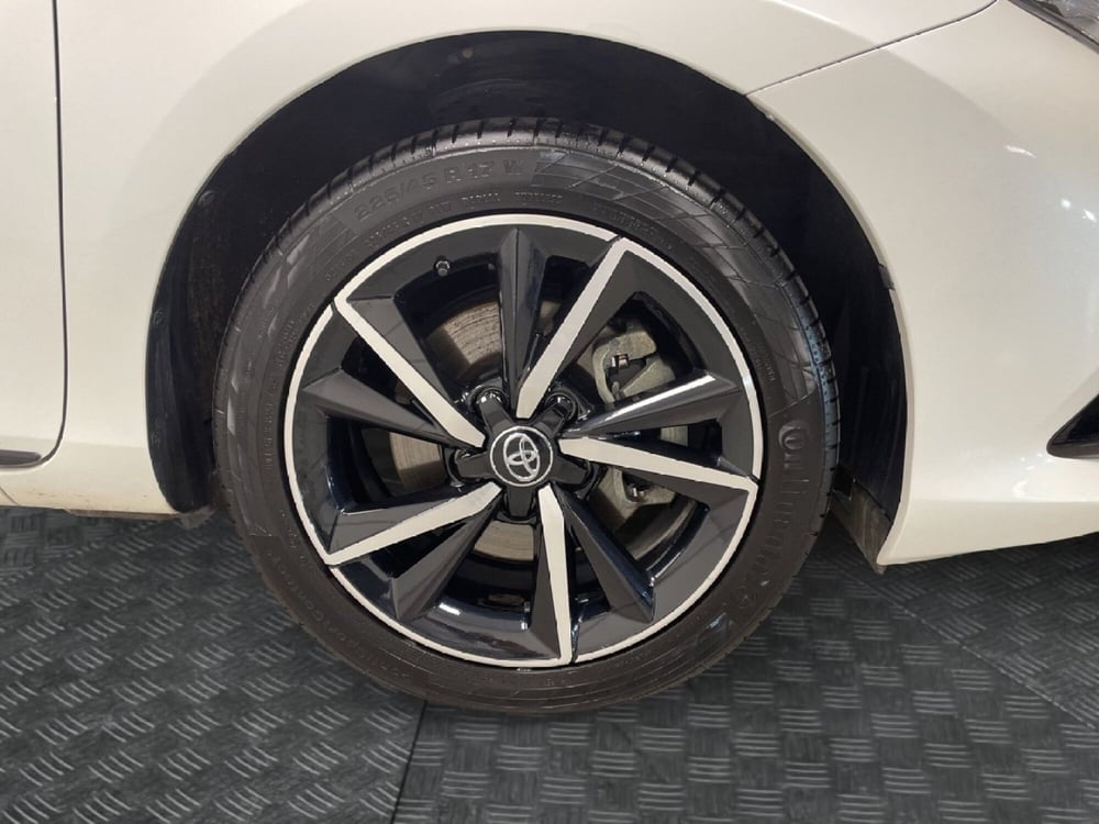 Toyota Auris Station Wagon usata a Varese (7)