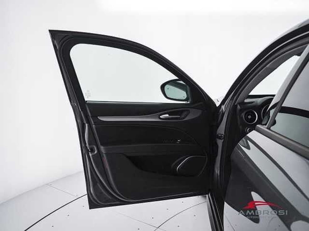 Alfa Romeo Stelvio usata a Perugia (20)