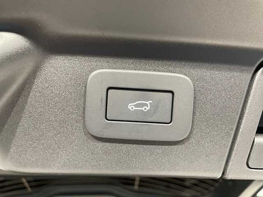 Land Rover Range Rover Velar nuova a Ravenna (11)