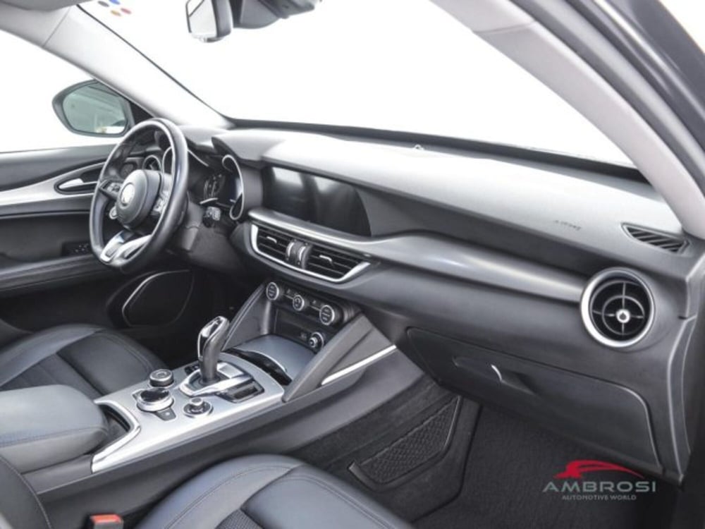 Alfa Romeo Stelvio usata a Perugia (12)