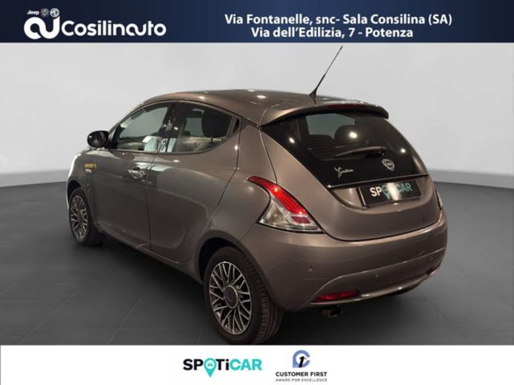 Lancia Ypsilon usata a Salerno (3)