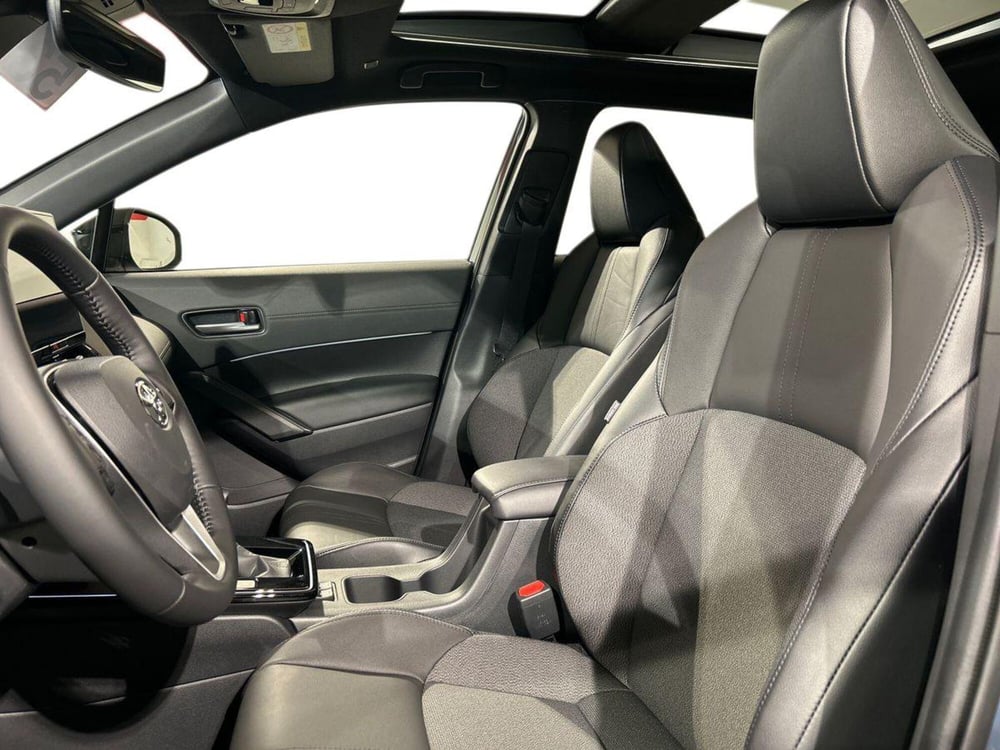 Toyota Corolla Cross Hybrid nuova a Lecco (10)