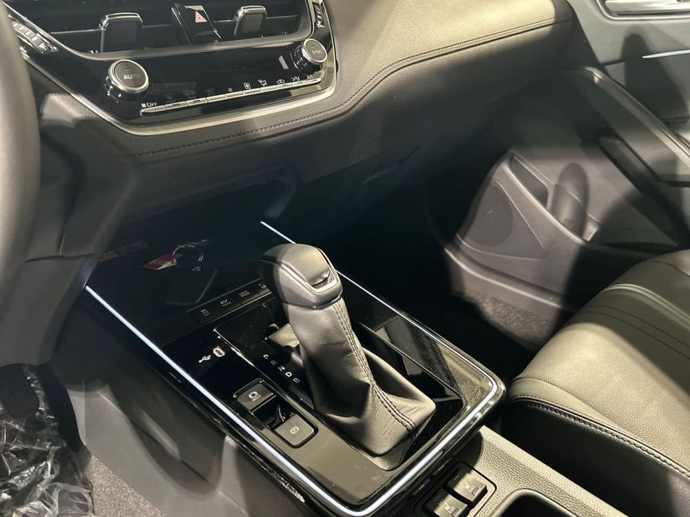 Toyota Corolla Cross Hybrid nuova a Lecco (14)