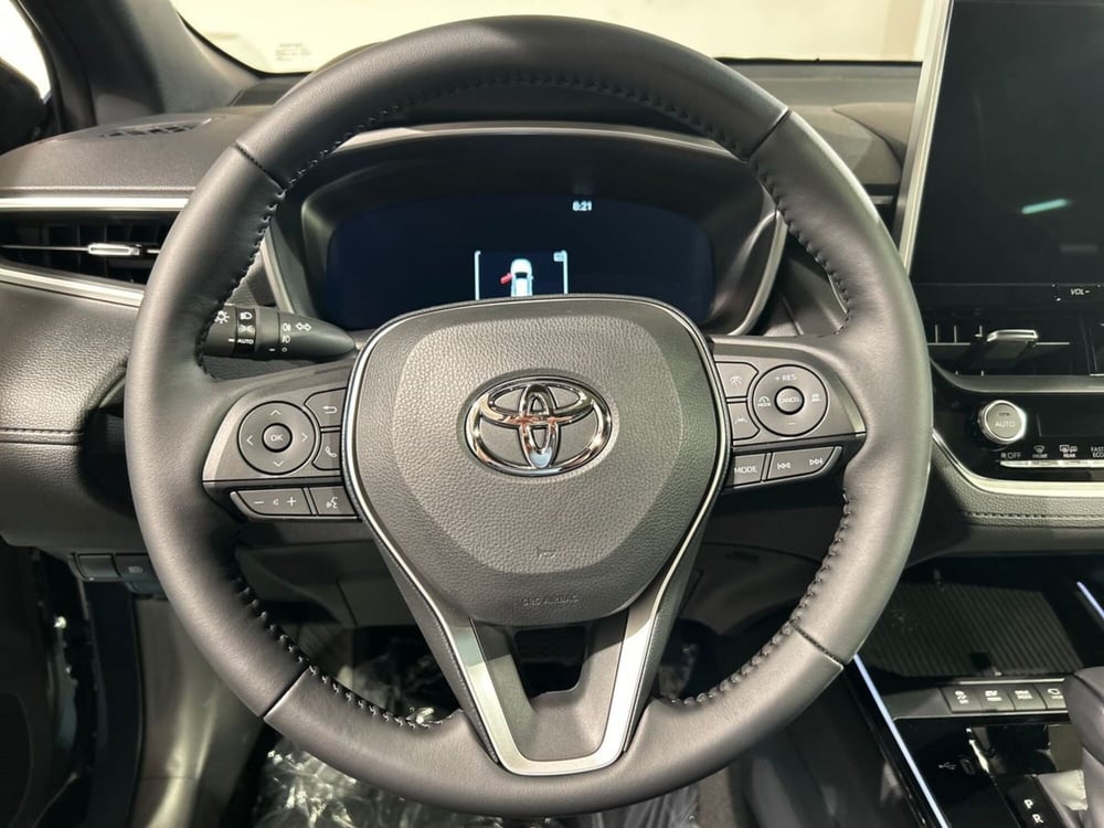 Toyota Corolla Cross Hybrid nuova a Lecco (15)