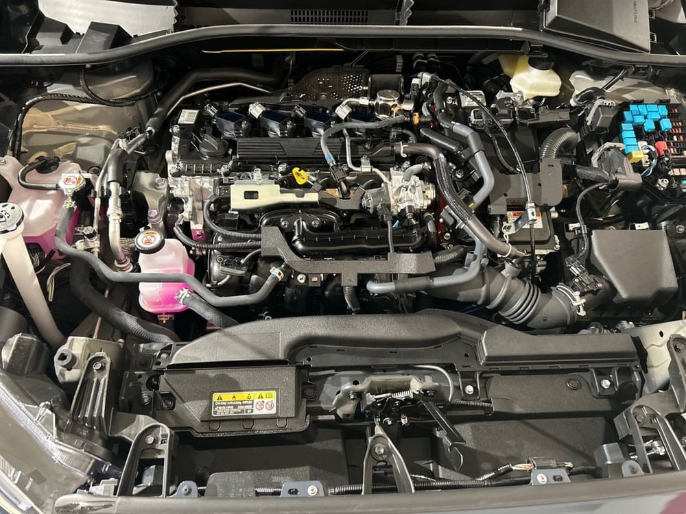 Toyota Corolla Cross Hybrid nuova a Lecco (16)