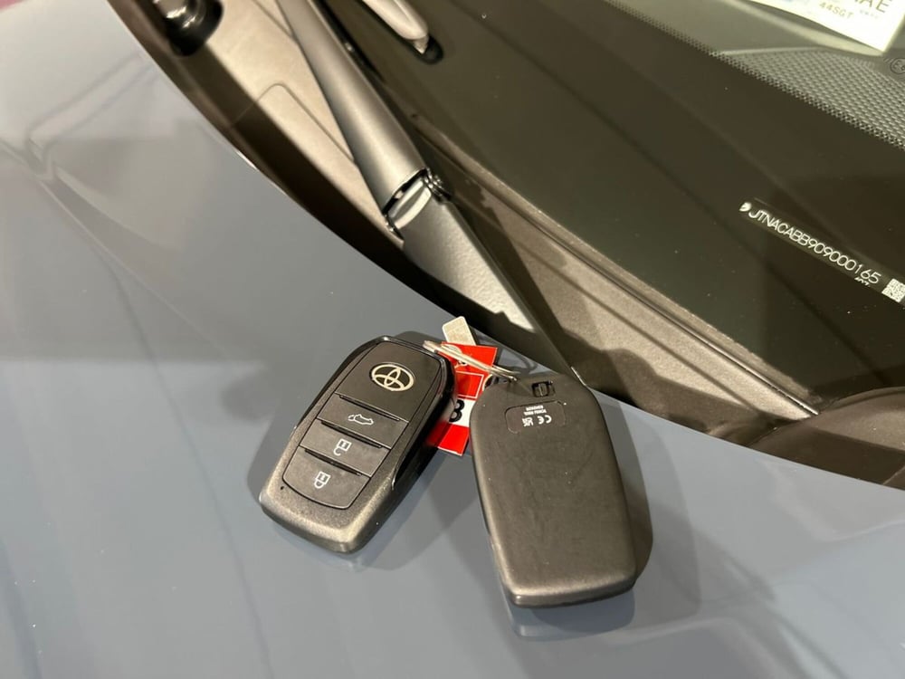 Toyota Corolla Cross Hybrid nuova a Lecco (17)